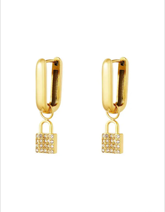 Secretive lock earrings | gold